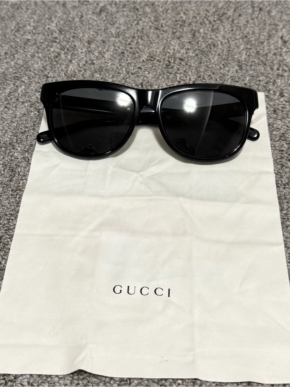 Gucci Black men’s sunglasses Case and Pouch